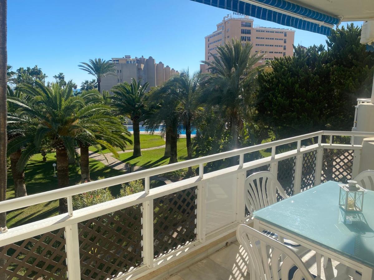 Appartamento con 2 Camere da Letto e Vista Piscina
