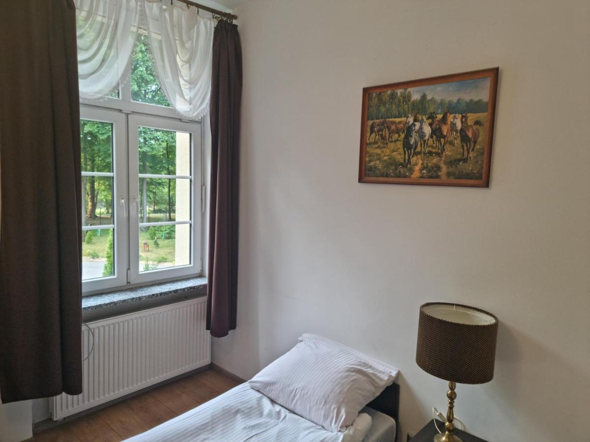 Dreibettzimmer mit Gartenblick
