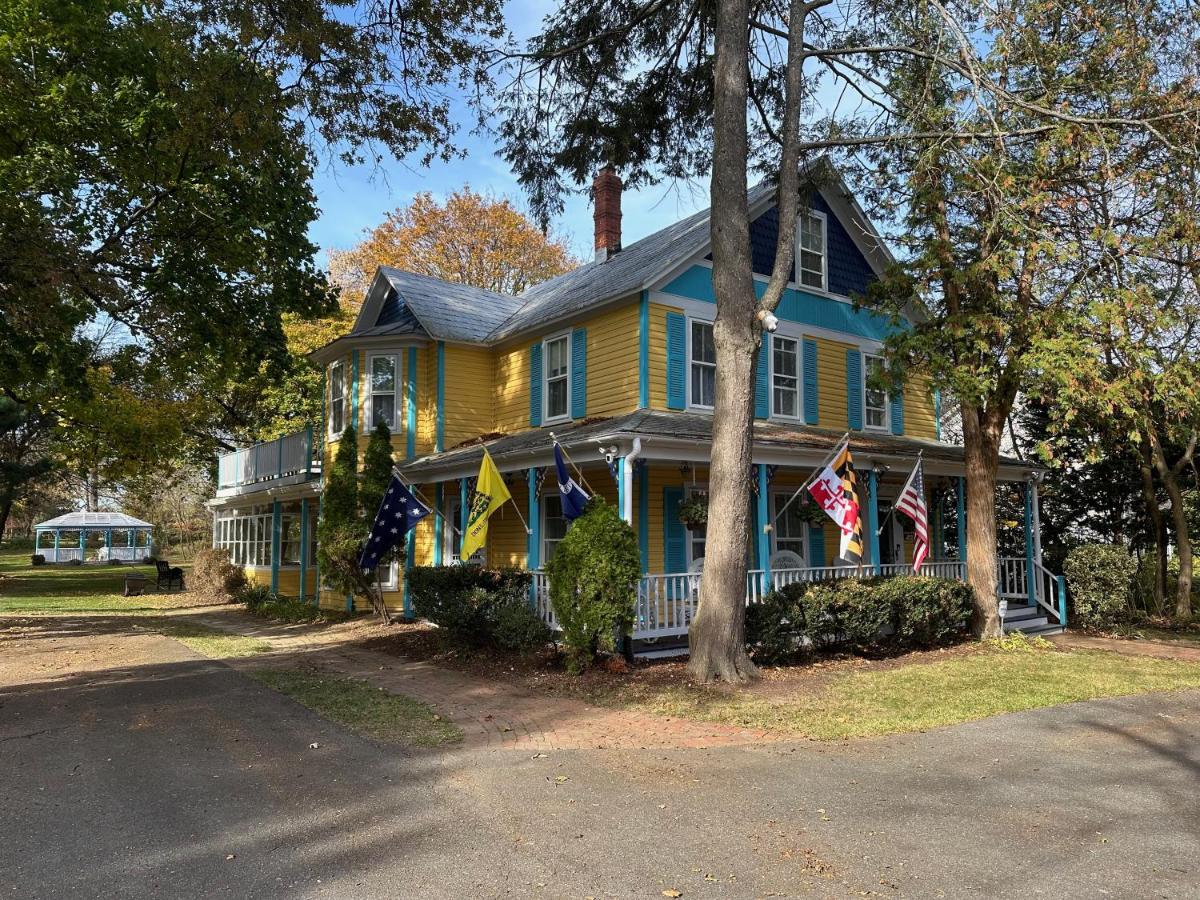 B&B Gaithersburg - Inn on Fox Meadow - Spacious Victorian Inn - Bed and Breakfast Gaithersburg