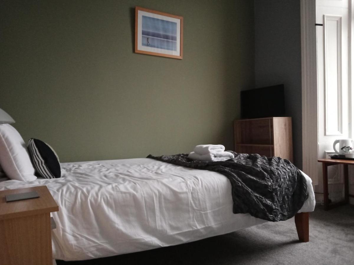 Chambre Simple avec Toilettes Communes