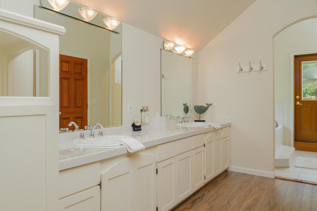 Castle Rock Ste-Deluxe Suite with Ocean View Spa Bath & Decks-Adults-No Pets