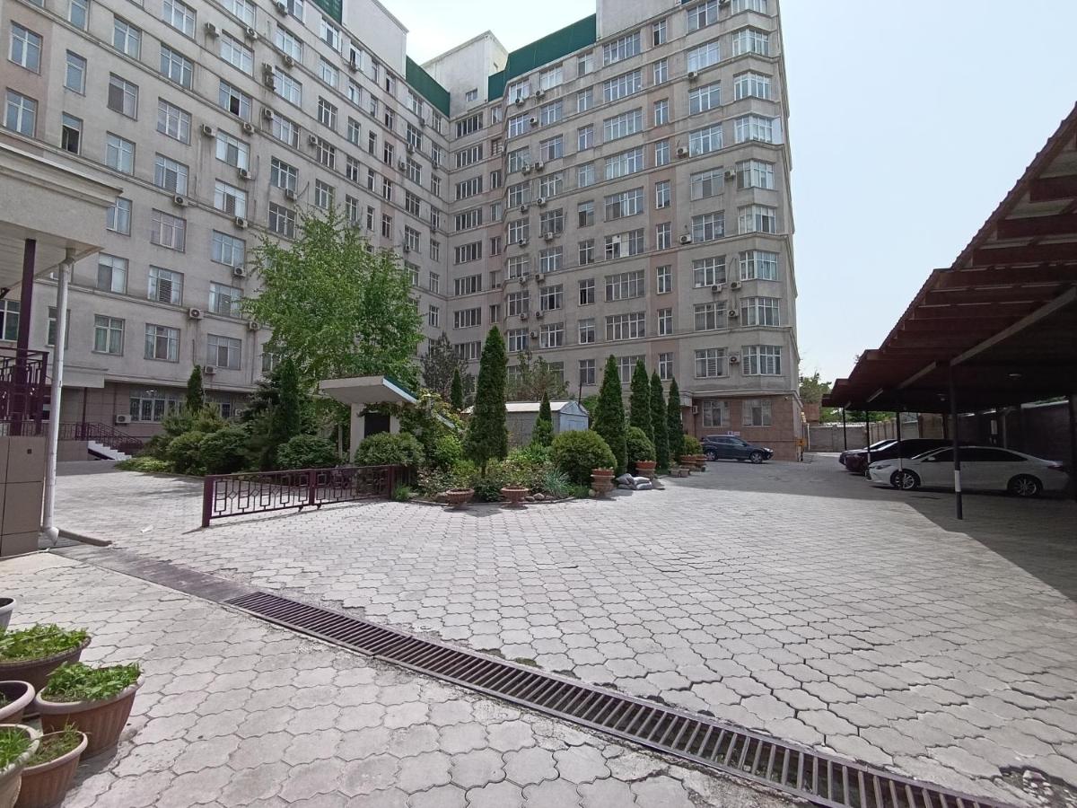 AURA on Ryskulov street 30 - B&B