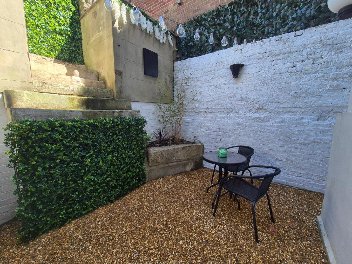Dog-Friendly Basement Apartment with Garden - Southsea, Portsmouth #26a - Chambres d'hôtes Portsmouth