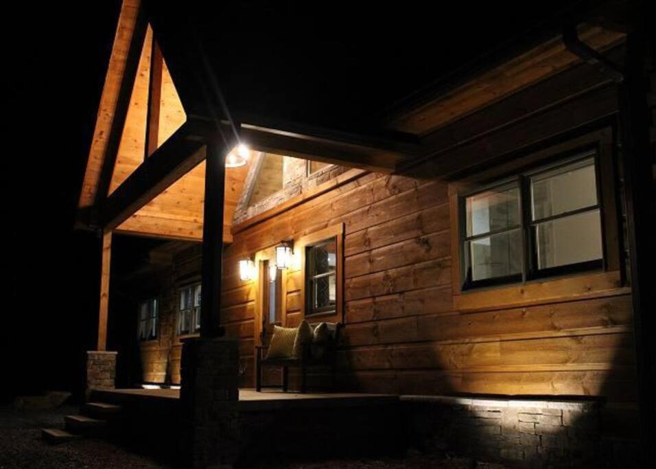 Luxury 3/2.5 Cabin: Lake views, Theatre+GameRoom! - Ferienwohnung Bryson City