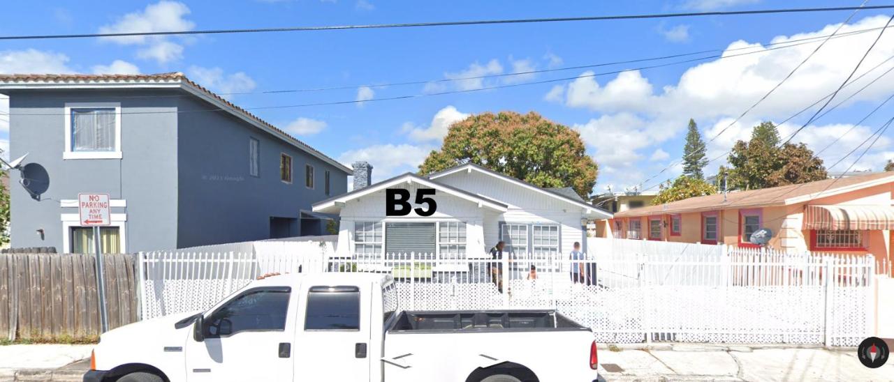 B&B Miami - B5 Best Value on Private Bedroom with Private Bathroom in Little Havana, Miami - Bed and Breakfast Miami