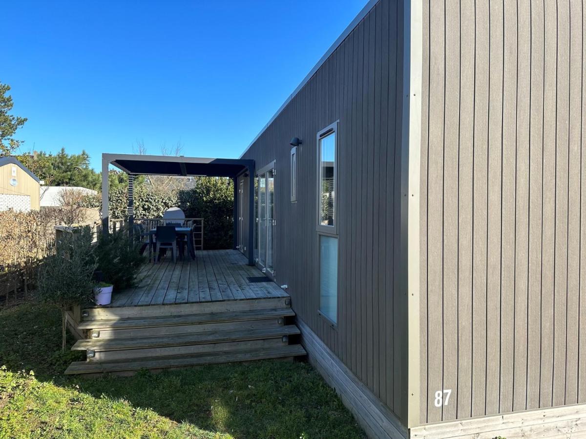Mobil-Home Confort 6p, 3 Chambres, 2 SDB, Plage à 200m, Piscine Chauffée, Fitness, Wifi Gratuit - FR-1-361A-84 - Chambres d'hôtes Jullouville