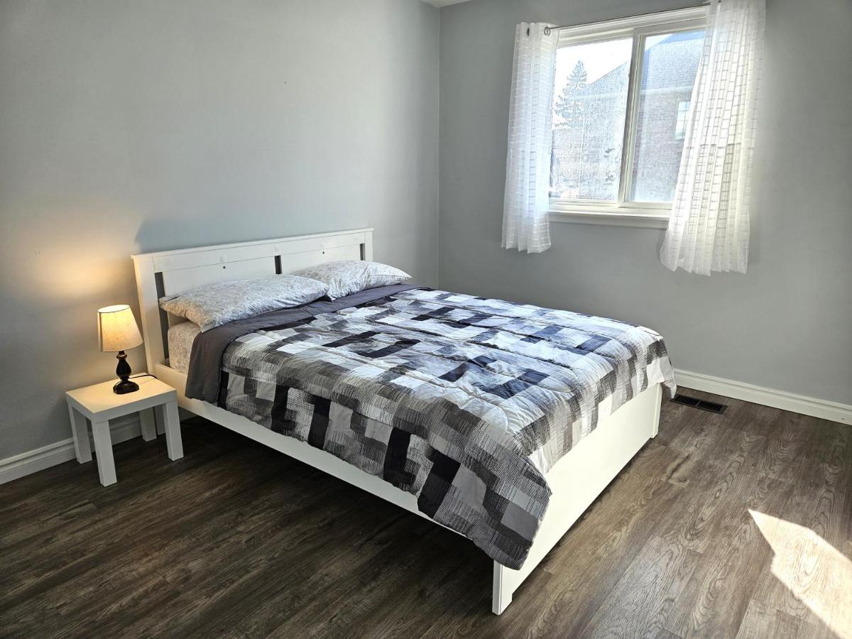 B&B Mississauga - Modern Quiet Home By the Airport - Bed and Breakfast Mississauga