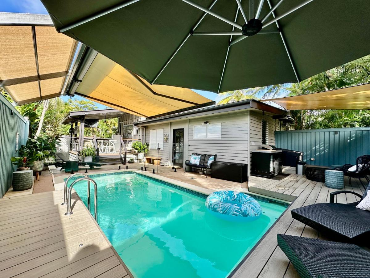 B&B Palm Cove - Sweet Creek Cottage, Palm Cove, 200m to Beach, Heated Pool, Pets - Bed and Breakfast Palm Cove