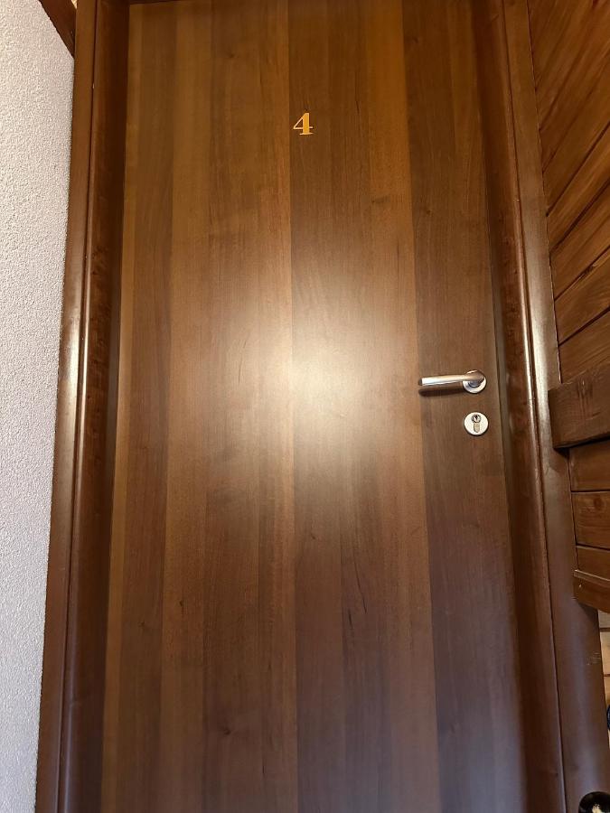 Kleines Zweibettzimmer