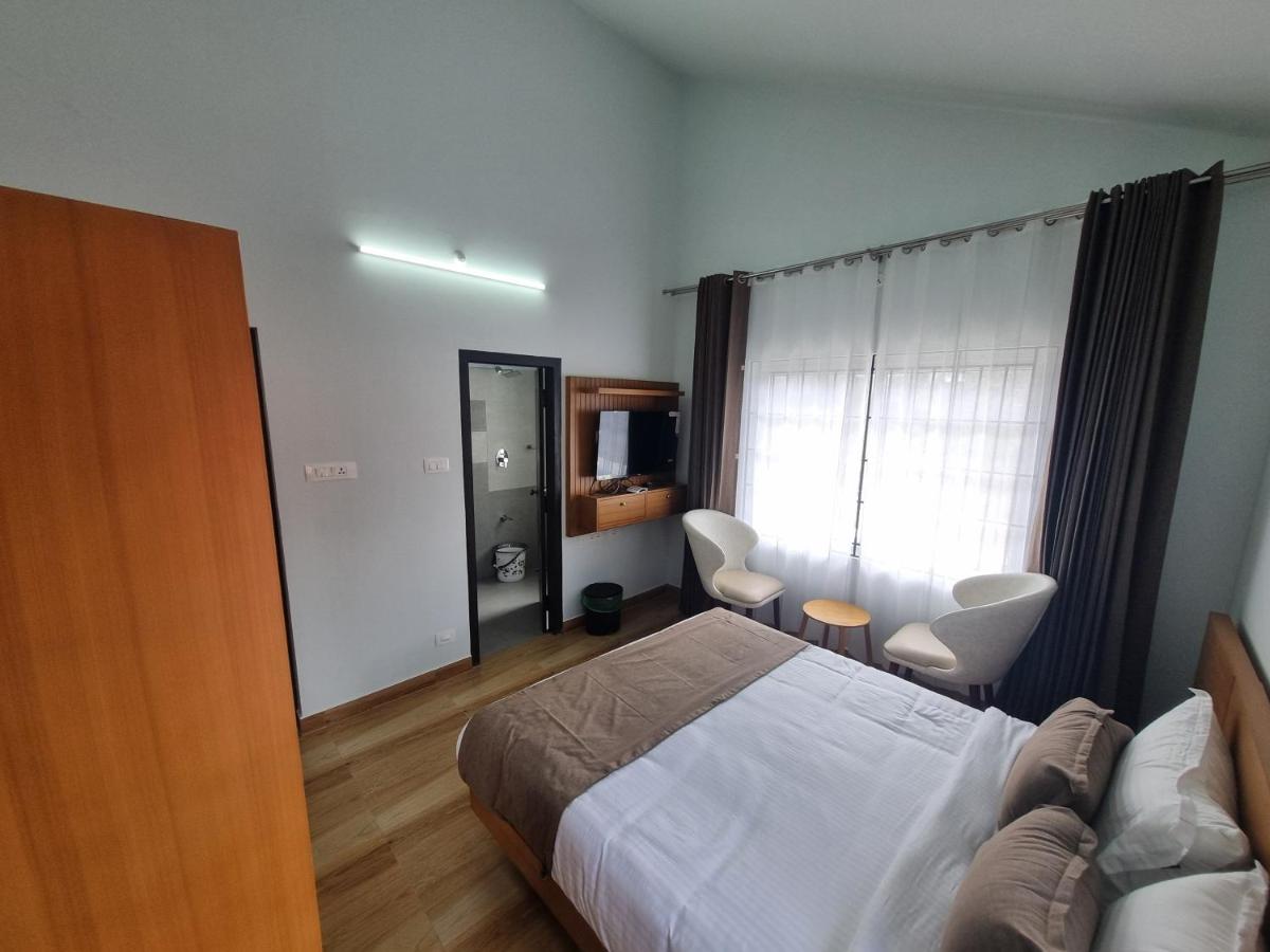 Standard Queen Room