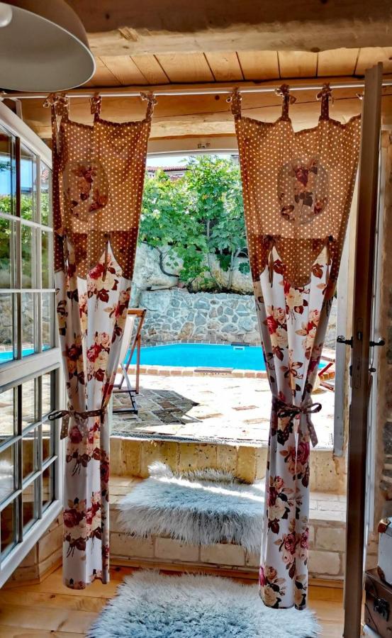 B&B Dobrinj - Villa Festina Lente - cosy & authentic villa with private heated pool - Bed and Breakfast Dobrinj