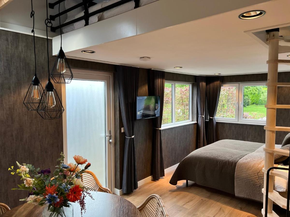 Family Room with Garden View