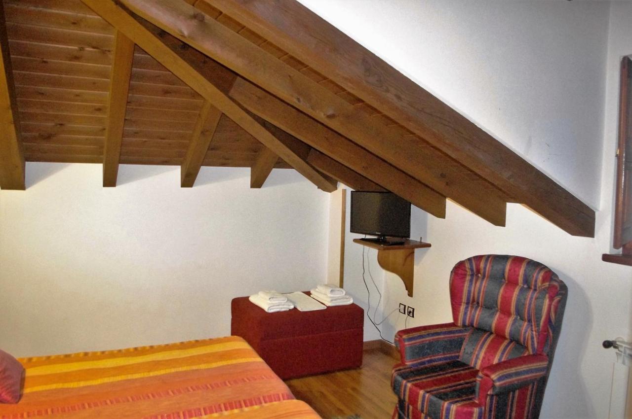 Zweibettzimmer mit Bergblick