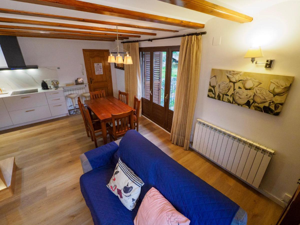 Two-Bedroom Apartment with Balcony (4-6 Adults)