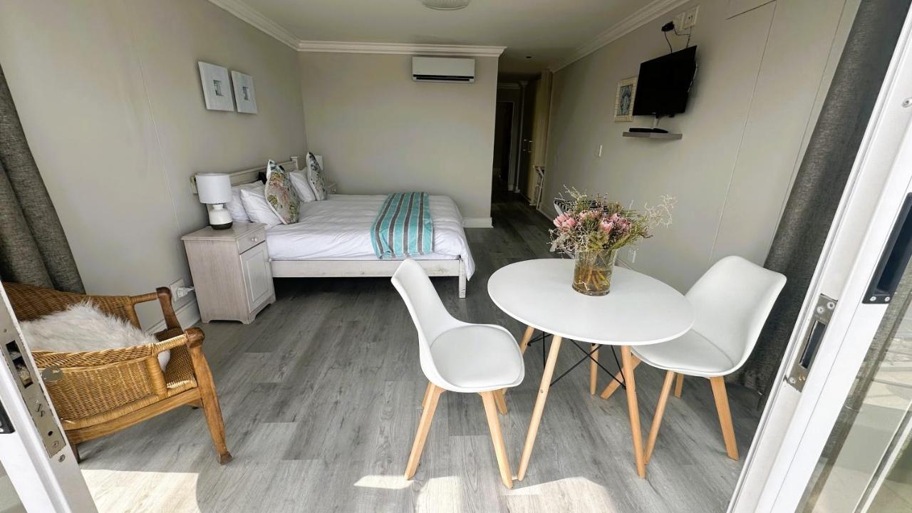 Queen Suite with Sea View