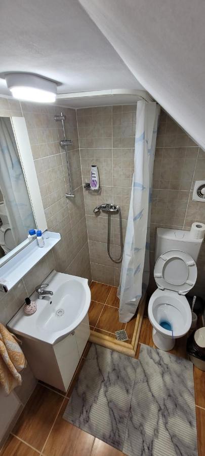 Camera Matrimoniale con Bagno in Comune