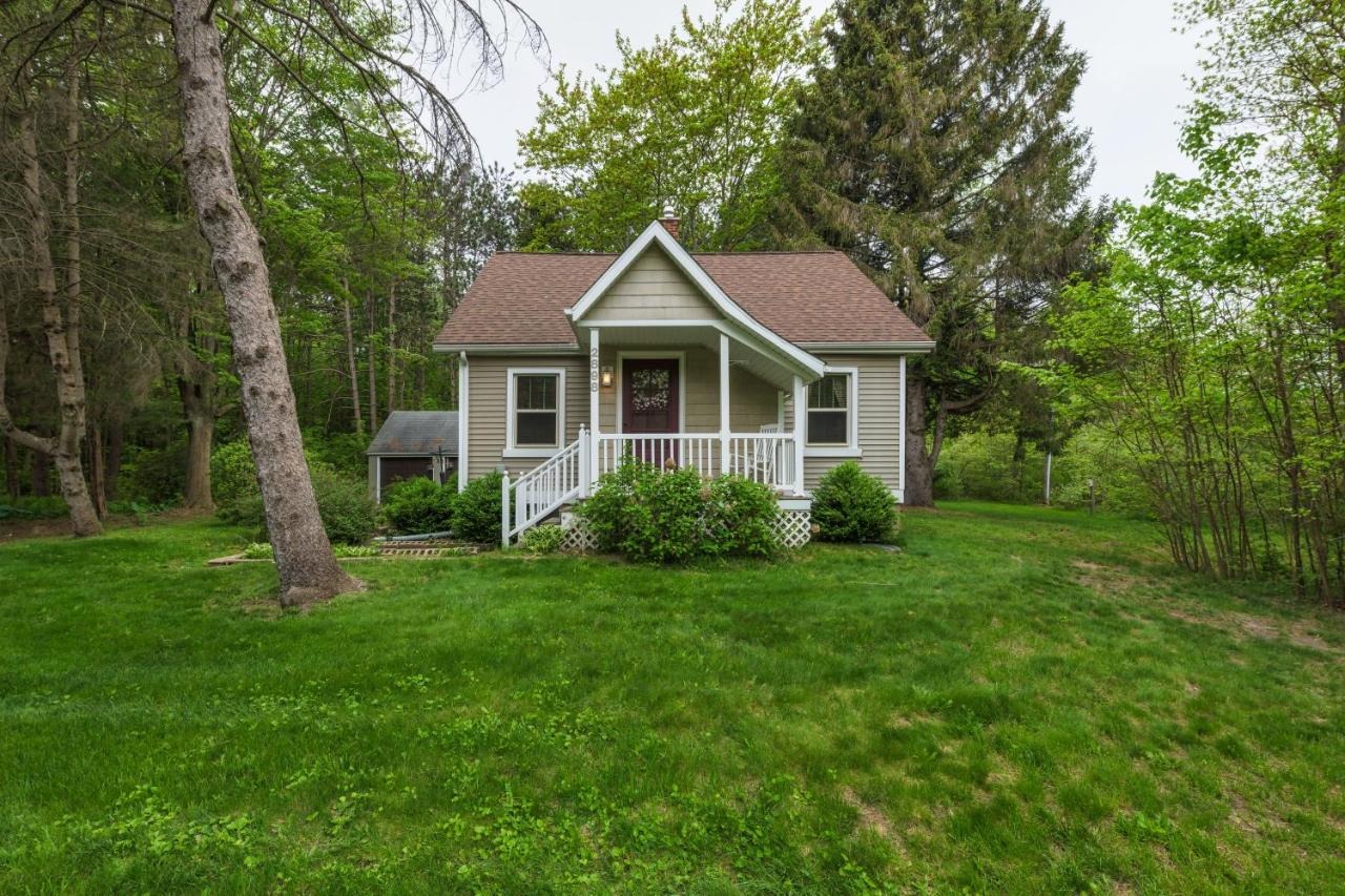 Woodlands - Beautiful Outdoor Living Space, nestled into the woods - Great getaway! - B&B