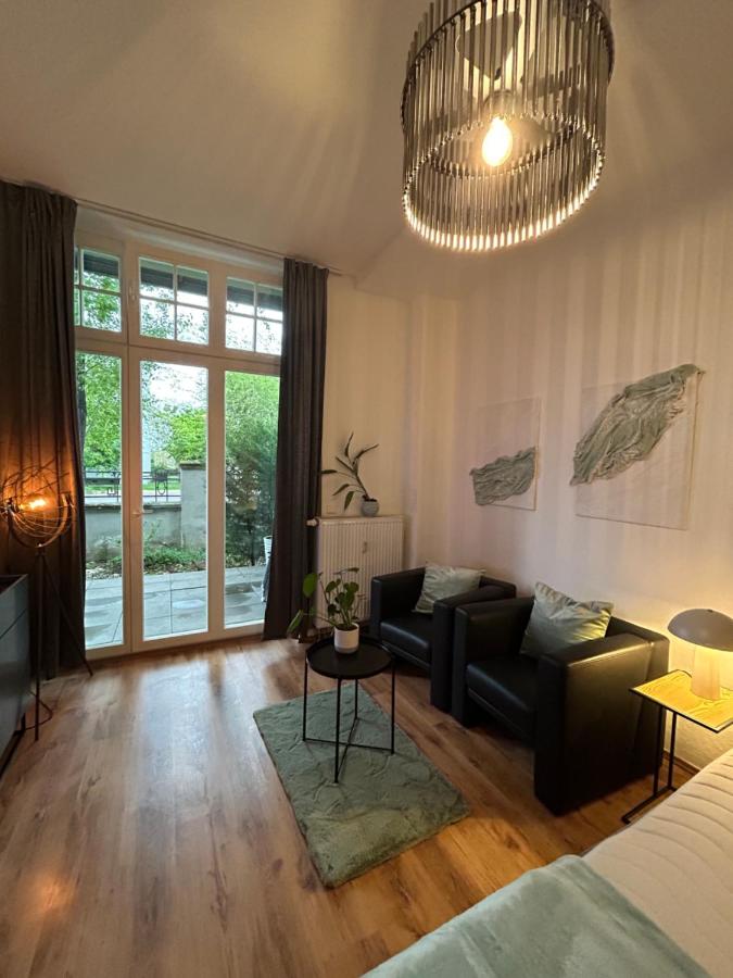 B&B Magdeburg - Komfort Apartment mit Grill -Terrasse, Sky und Parkplatz - Bed and Breakfast Magdeburg