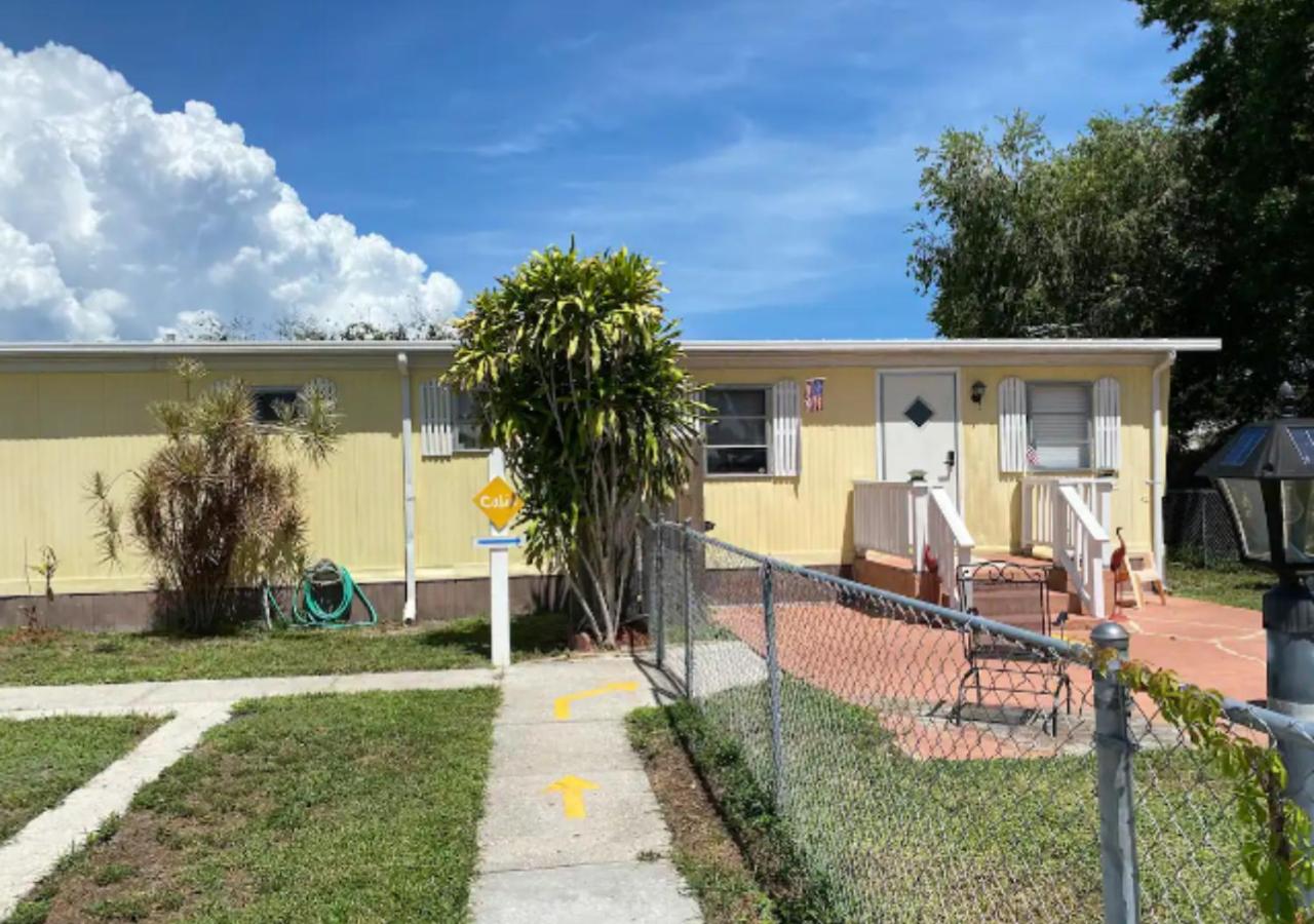 Cabin and Cottage on the Water - Bed and Breakfast Okeechobee