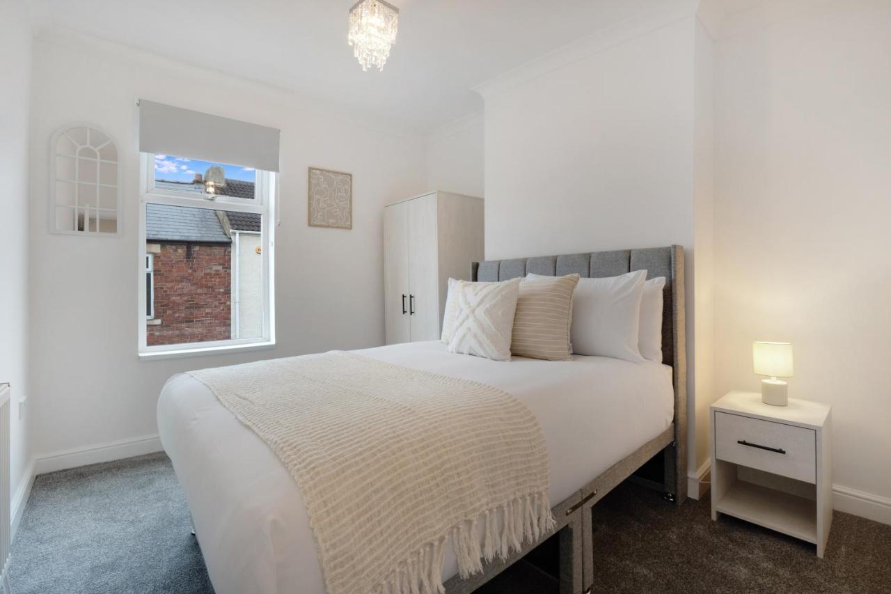 NEW! 3-Bedroom Homey Vibes in Stratton, Sleeps 6 - Chambres d’hôtes Spennymoor