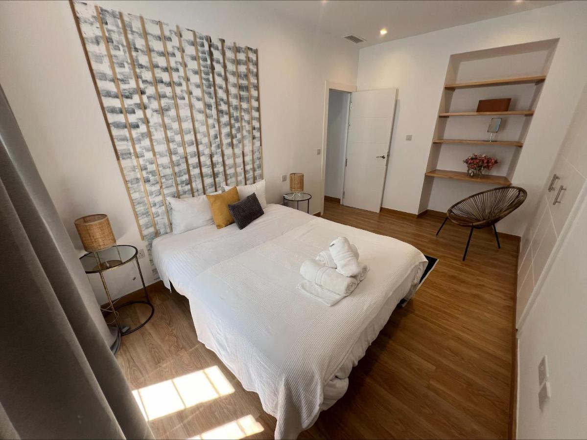2-BR Gem in Gibraltar's Heart - B&B