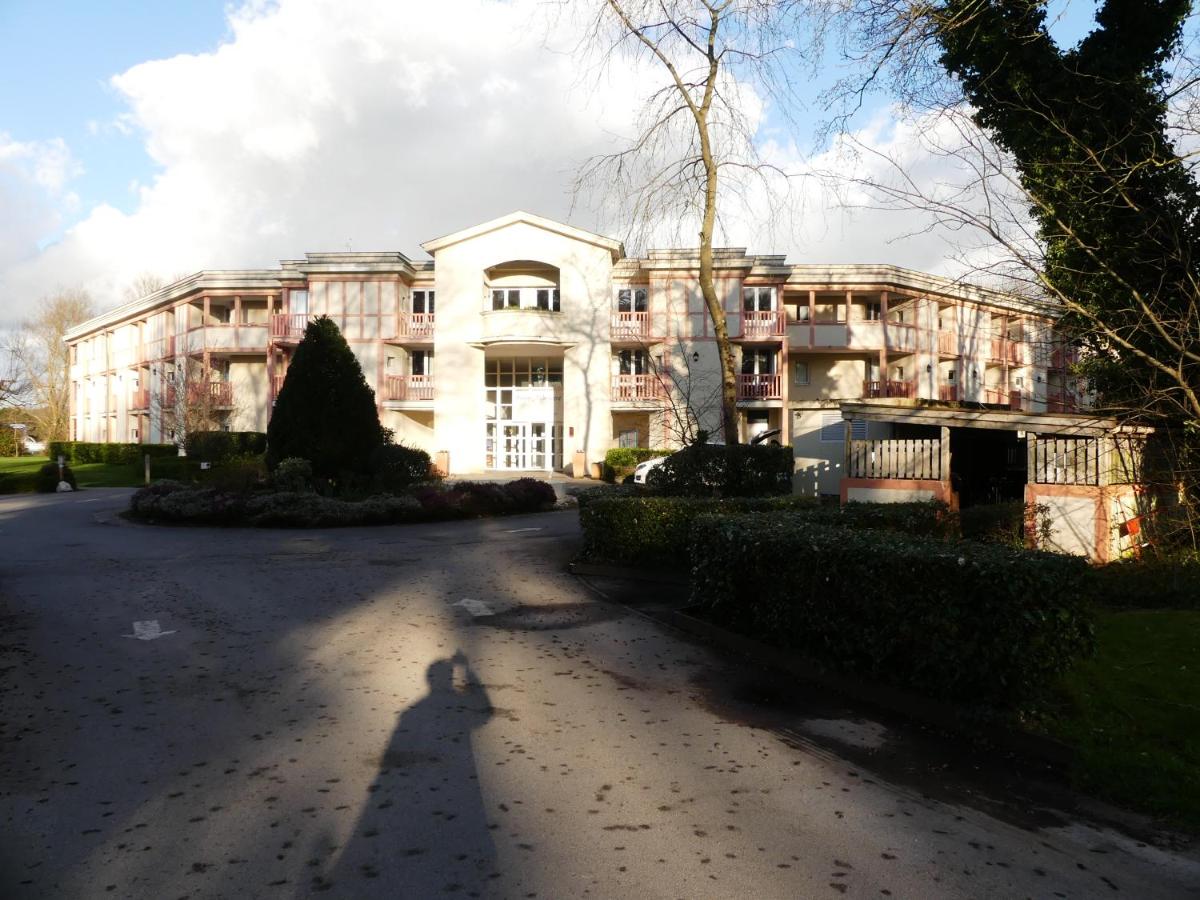 Appart 4 pers av balcon-parking gratuit-piscine int chauffée-serviettes et linge de lit compris - B&B