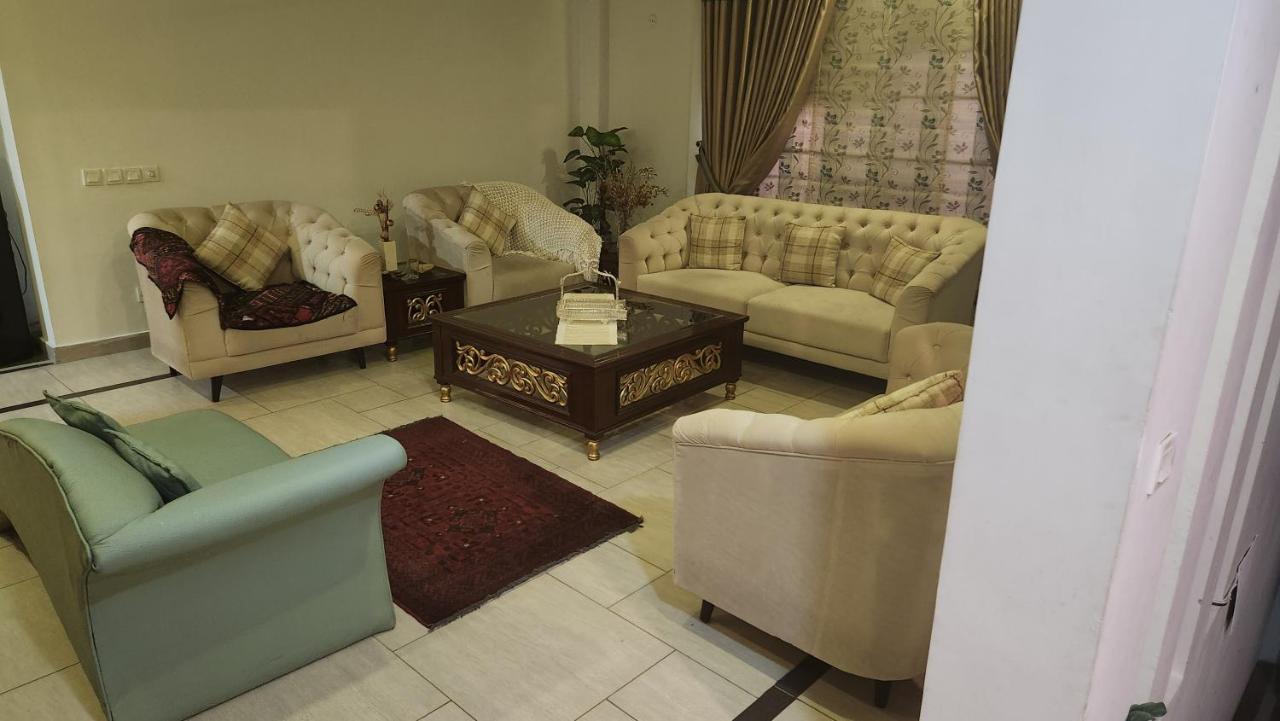 B&B Islamabad - Modern luxury home located in centre of Islamabad - Bed and Breakfast Islamabad