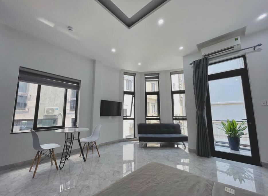 Ami Foreign Center Da Nang 2 Cozy Room 005 - 2 Facades, Balcony, Many Windows - Chambres d’hôtes Đà Nẵng