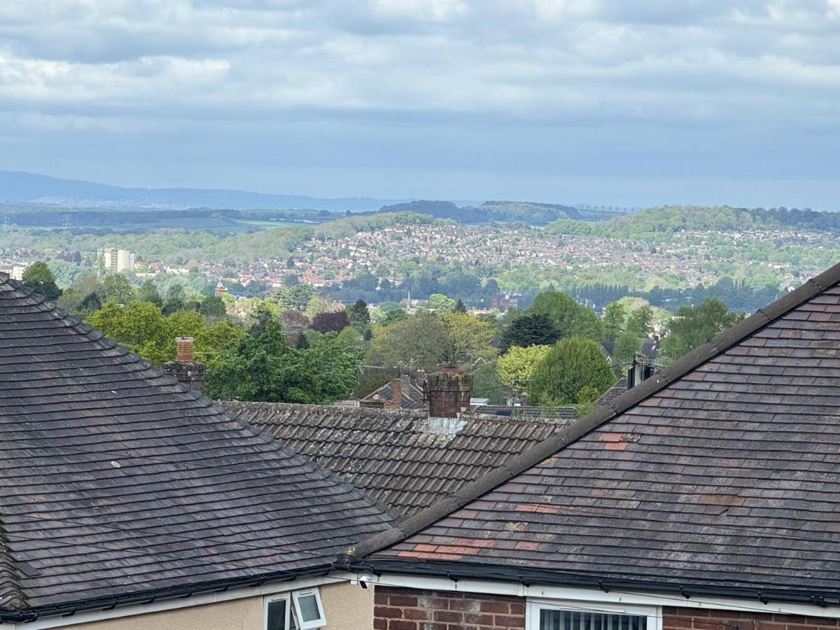 4 bedrooms Full house Stourbridge Birmingham - Bed and Breakfast