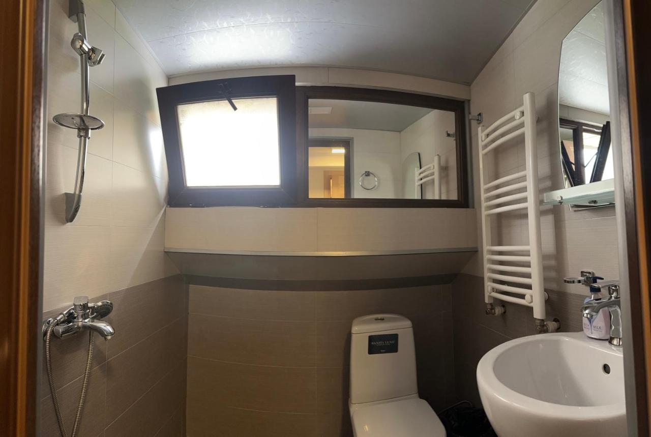 Dreibettzimmer mit Bergblick