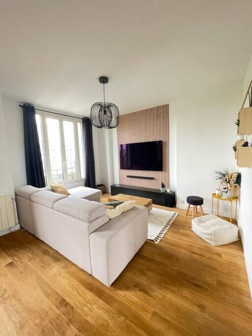 Appartement chaleureux et lumineux en plein centre, à 10 min du RER - B&B