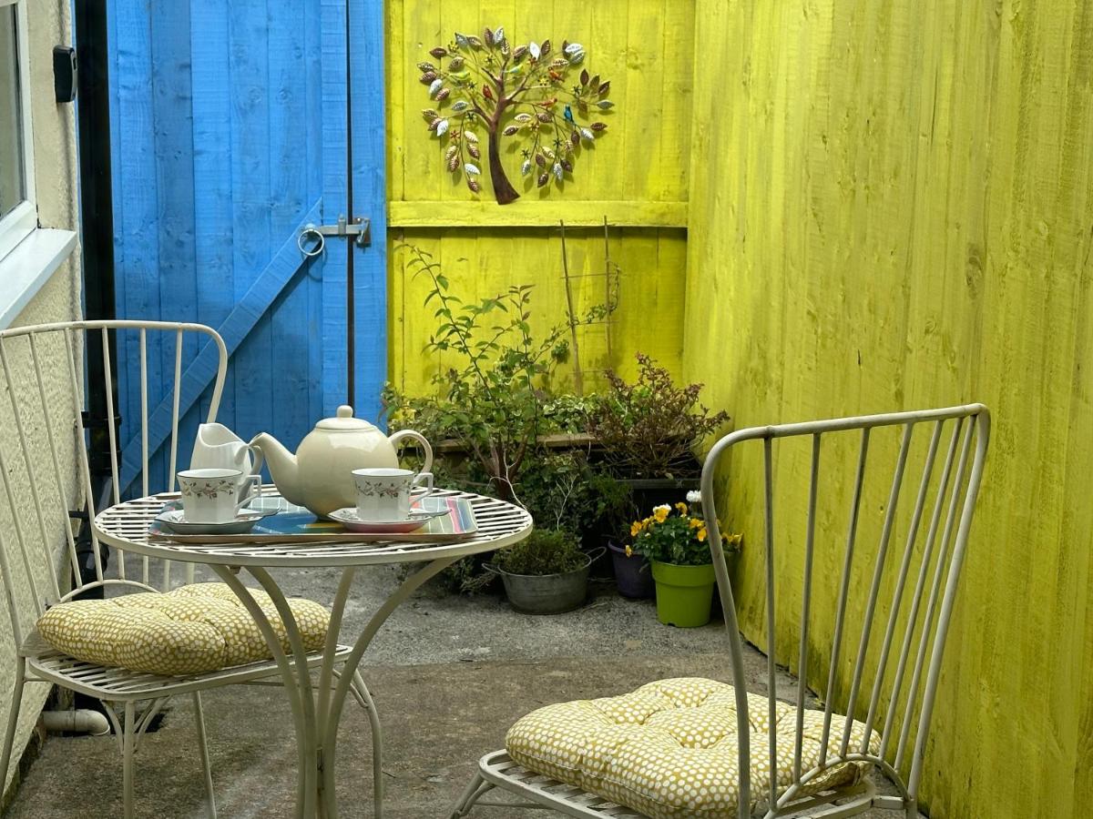 Artists' Cottage (pet friendly)