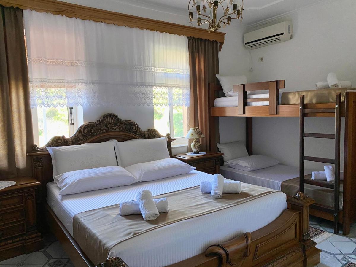 B&B Gjirokastra - Yuri Guest House - Bed and Breakfast Gjirokastra