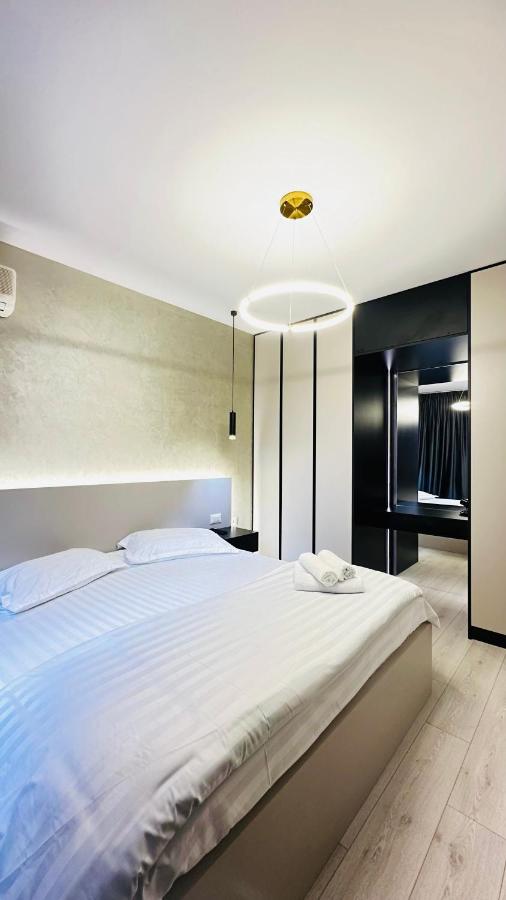 Luxurious Central Stay - Self Check-in - B&B Tirana
