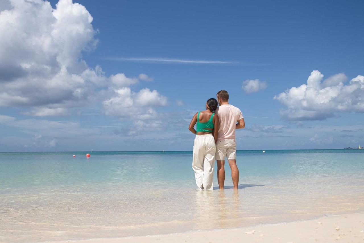 Beach Living at Island Pine Villas 'BLJW' - B&B George Town