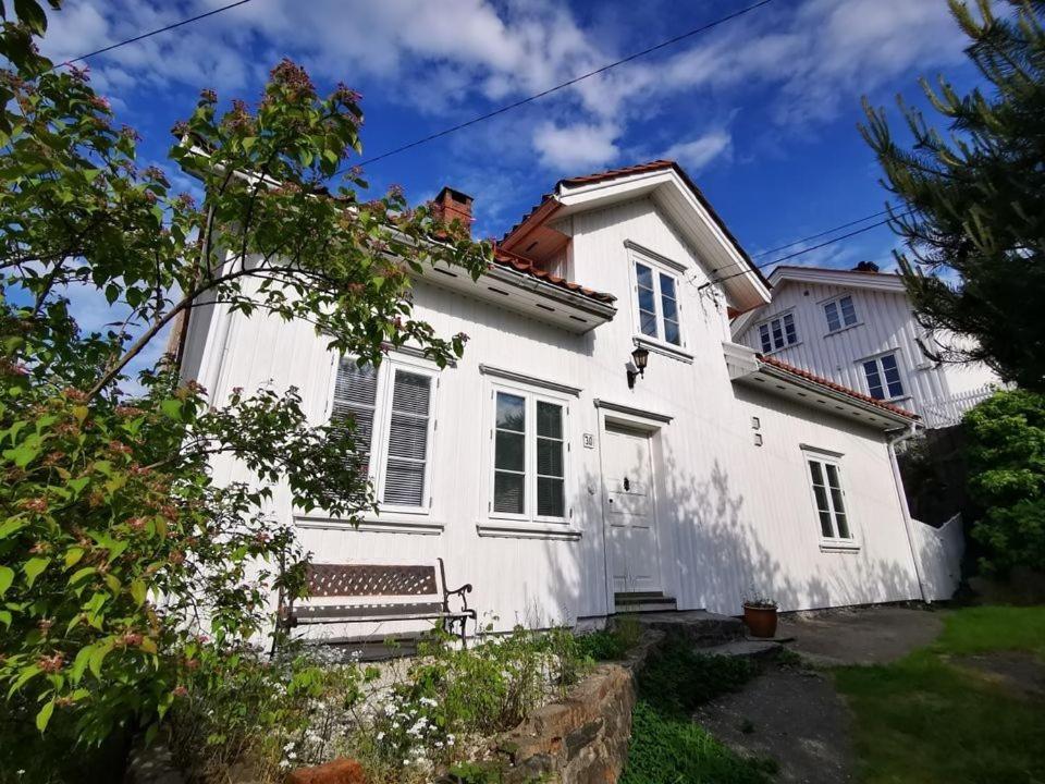 Great house in Risør centre - B&B