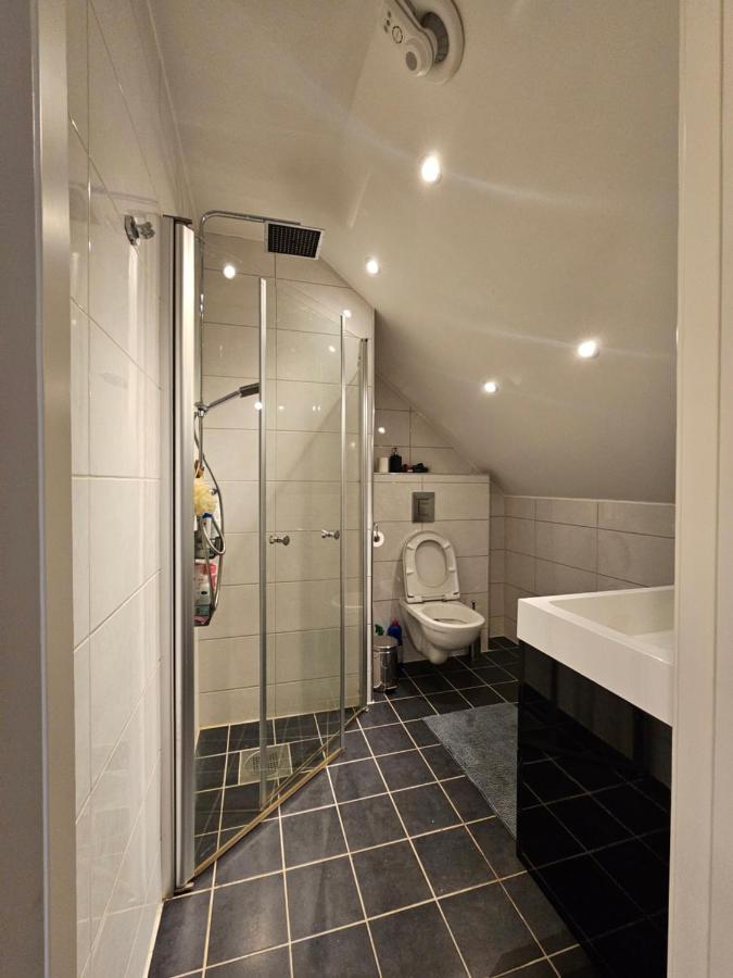 Dreibettzimmer mit Gemeinschaftsbad