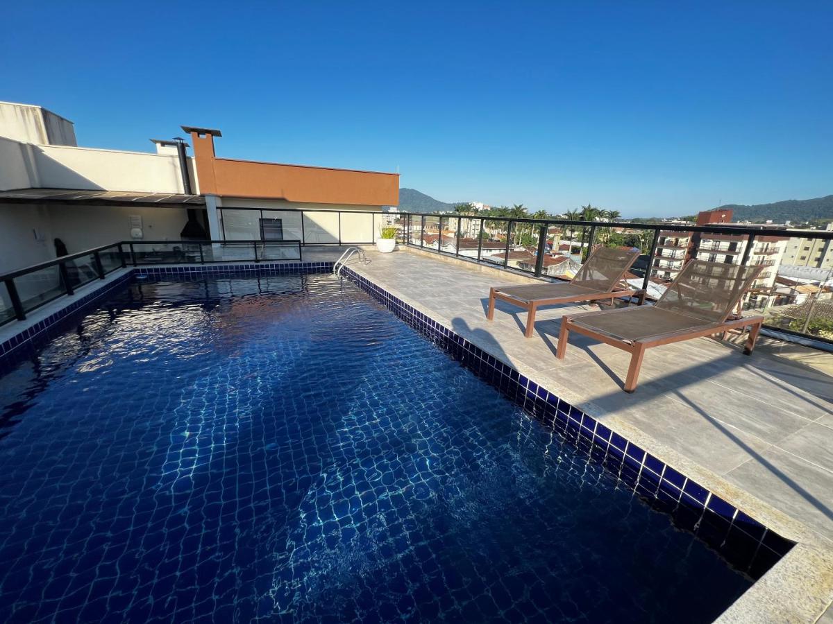 Apartamento Elegante, Ar-Condicionado, WI-FI, Piscina no Terraço do prédio e Varanda Exclusiva - B&B