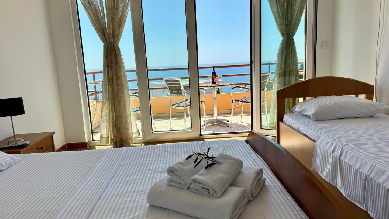One-Bedroom Apartment with Sea View and Balcony
