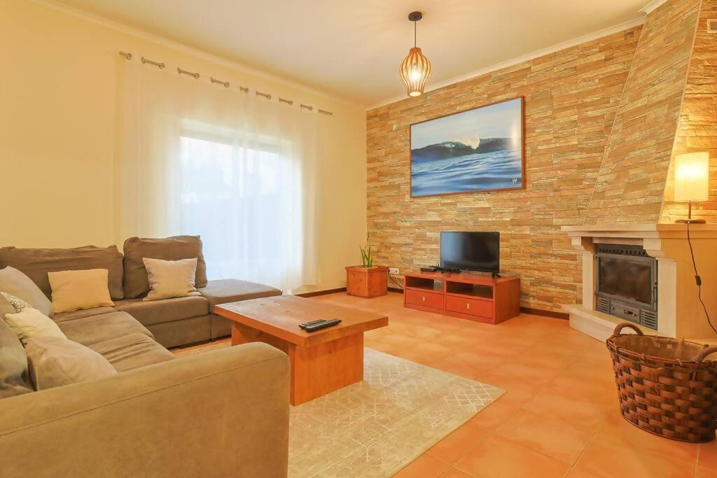 Azores Surf Center House - B&B