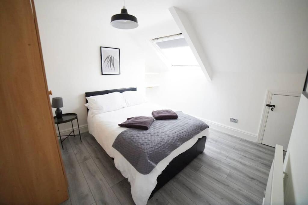 Spacious Loft Apartment - B&B