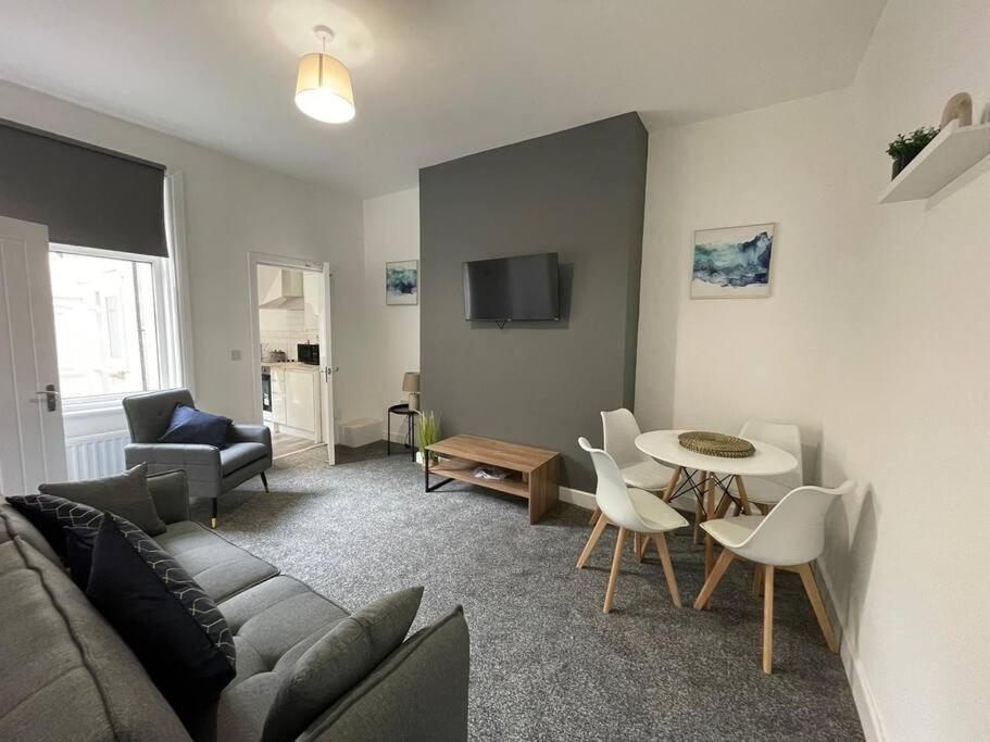 Coastal Tyneside Flat - Chambres d’hôtes Westoe