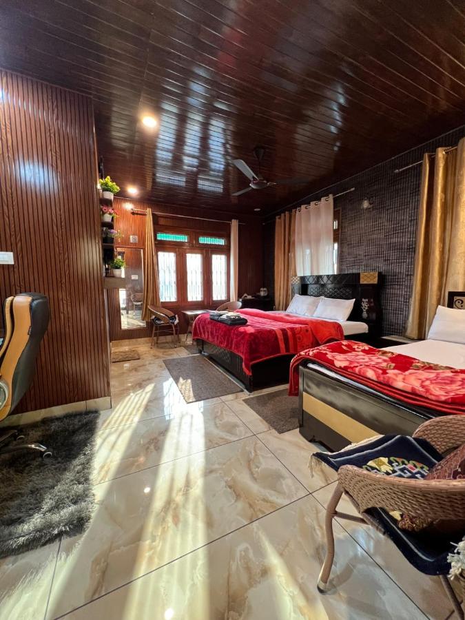 B&B Nainital - Gayatri Niwas - Luxury Private room with Ensuit Bathroom - Lake View and Mountain View - Bed and Breakfast Nainital