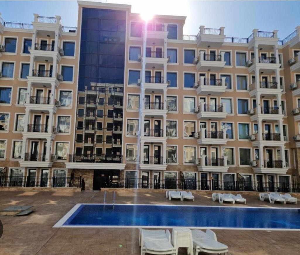 Premium Ferienwohnung SWETI WLAS Polarstar Beach Luxury Apartment 150 m zum Strand Pool 2 Schlafzimmer und Wohnküche Meeresblick Google TV bis zu 6 Personen - Chambres d'hôtes Sveti Vlas