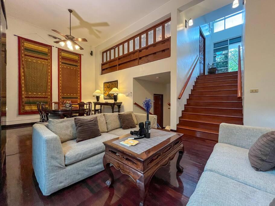 4BR Entire House City Center BTS Sky Train Mall - Ferienwohnung Bangkok