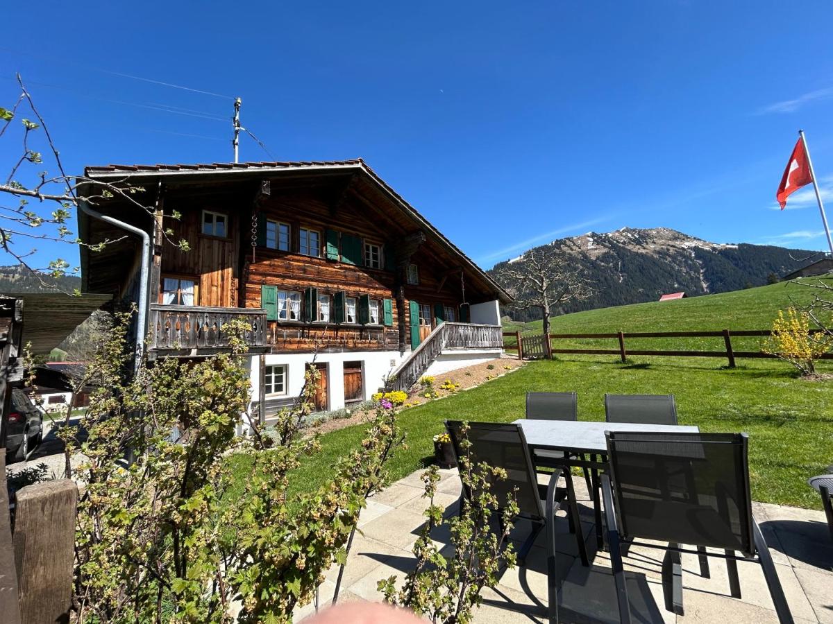 B&B Gstaad - Alpenchalet Haldeli Gstaad Fereienwohnung im 1-Stock - Bed and Breakfast Gstaad