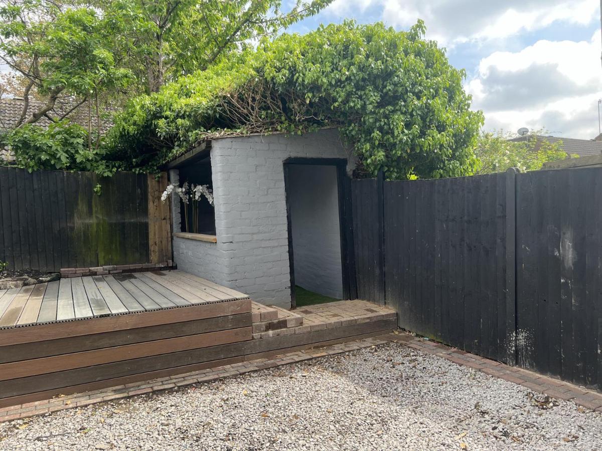 Sheffield Sanctuary - 4 Bedroom House - B&B