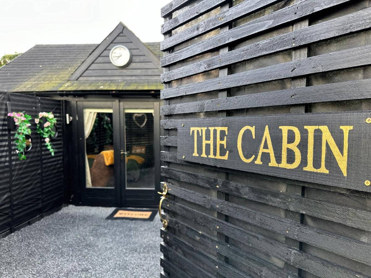 The Cabin Near Stansted Airport - Ferienwohnung