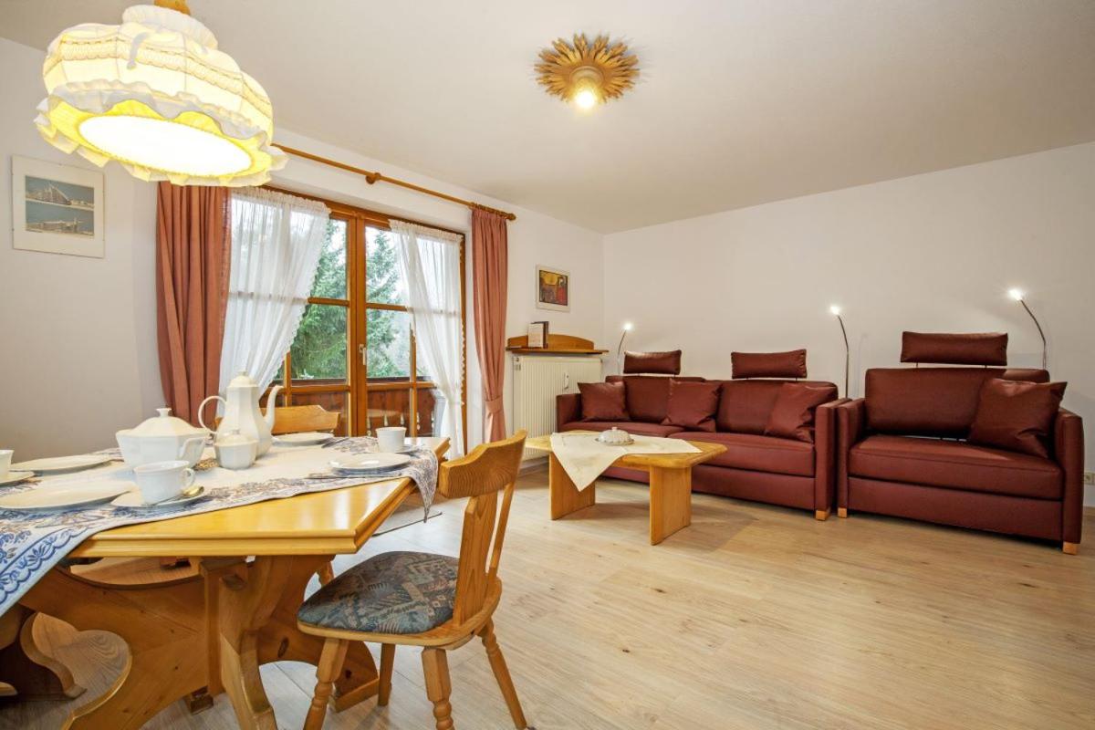 Apartment mit Balkon