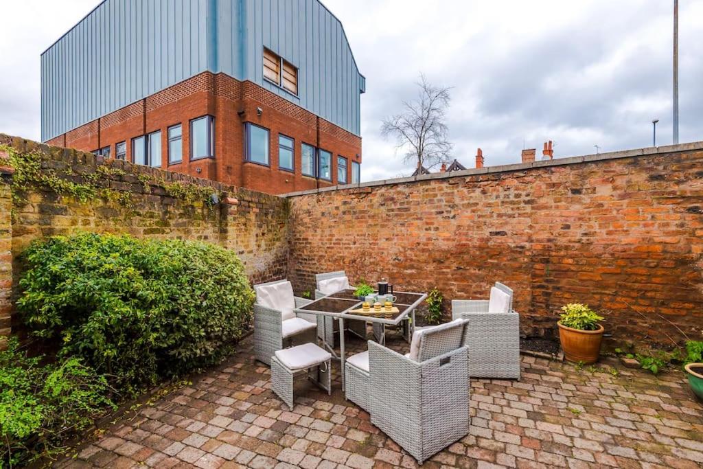 NEW! Spacious 2-Bed Home in Chester by 53 Degrees Property - Ideal for Couples & Groups - Sleeps 4! - B&B